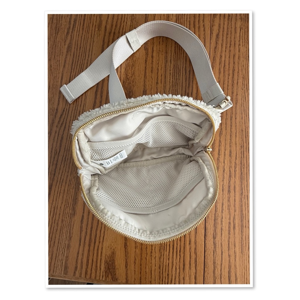 Lululemon Athletica Ivory Fleece Everywhere Bag With Belt - Picture 4 of 15
